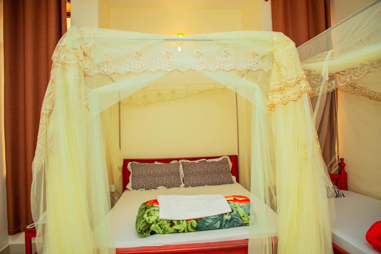 Africa Natural Tours - Kilimanjaro White House Hotel Moshi Exterior photo