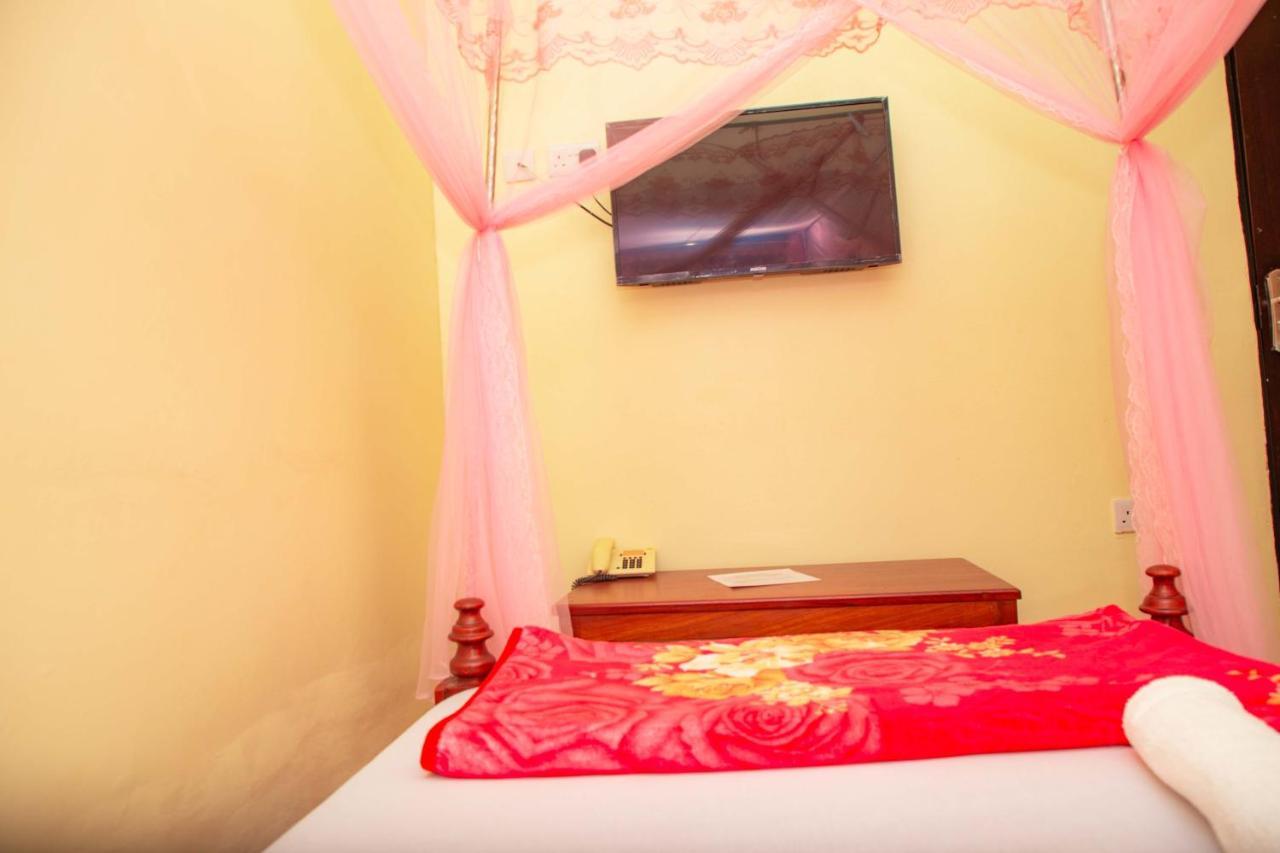 Africa Natural Tours - Kilimanjaro White House Hotel Moshi Exterior photo